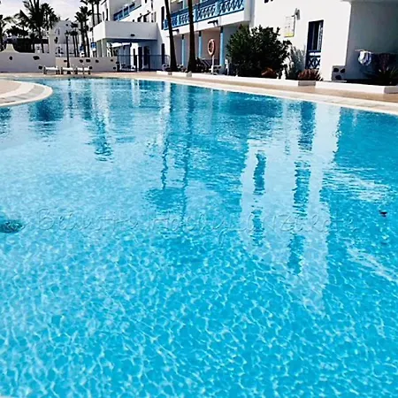 Bellissima 200m From The Ocean With Pool, Wifi & Sat-tv Apartament